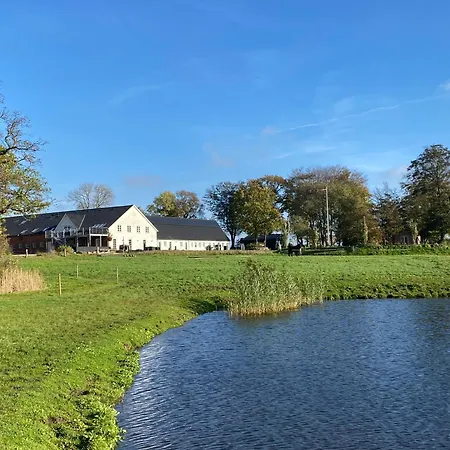 Nyopfort Luksusvaerelse I Naturskonne Og Rolige Omgivelser *